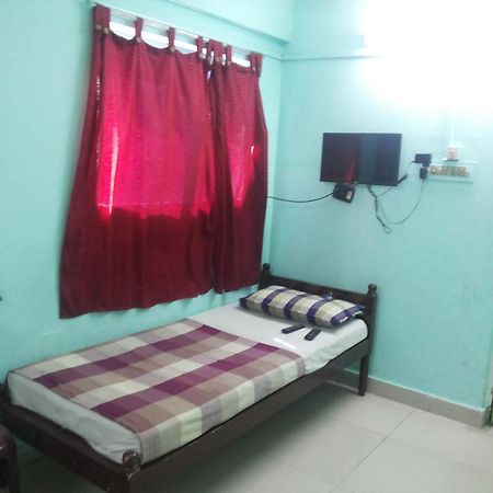 The White House Residency Hotell Chennai Exteriör bild