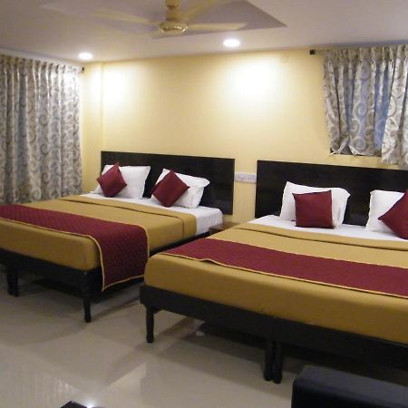 The White House Residency Hotell Chennai Exteriör bild