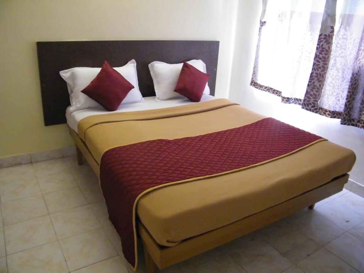 The White House Residency Hotell Chennai Exteriör bild