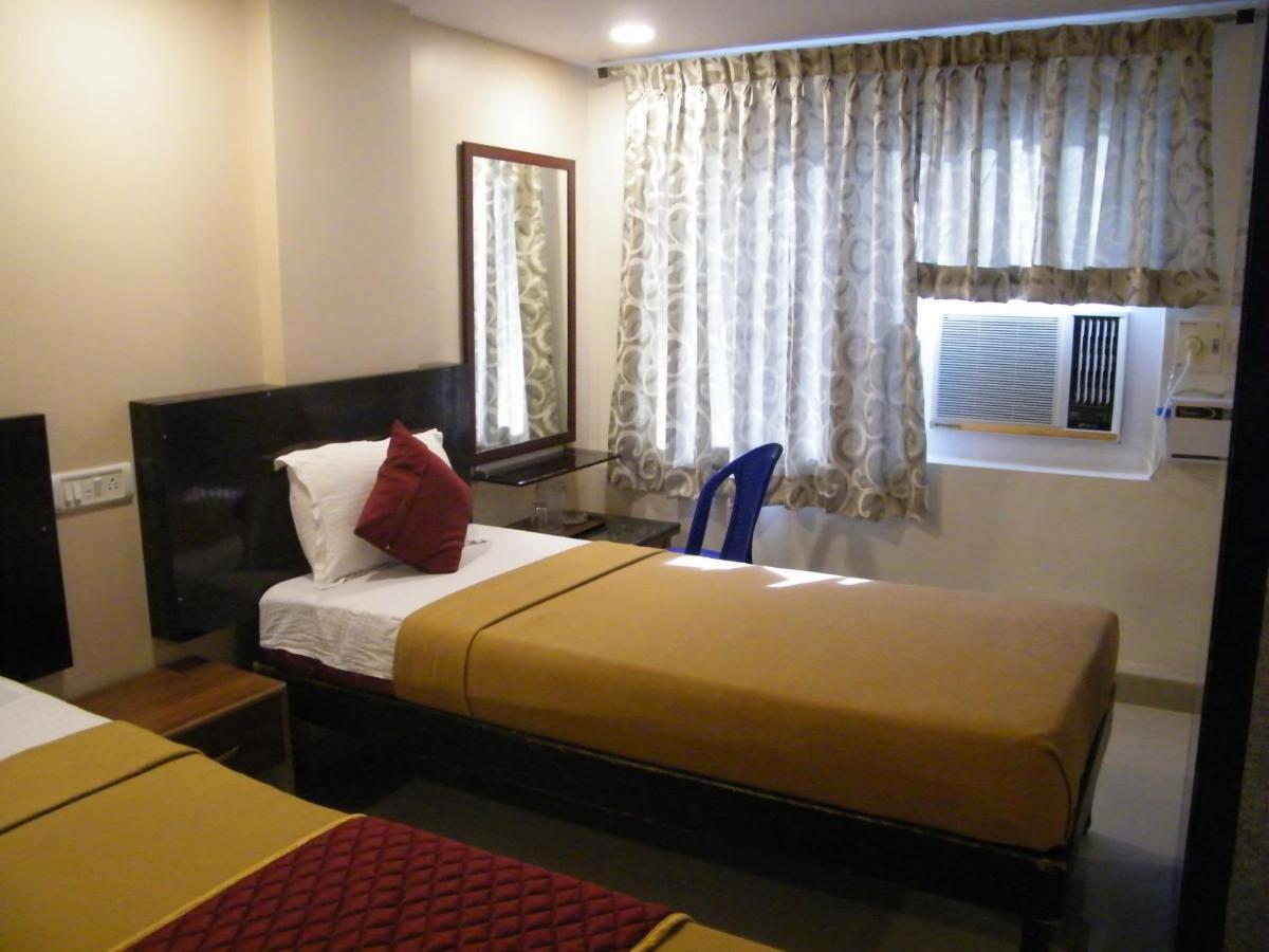 The White House Residency Hotell Chennai Exteriör bild