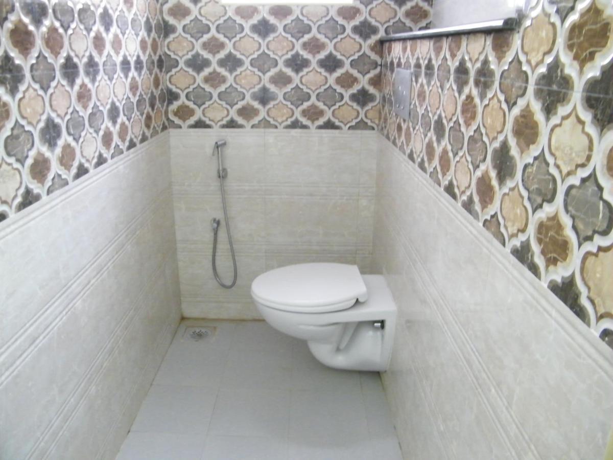 The White House Residency Hotell Chennai Exteriör bild