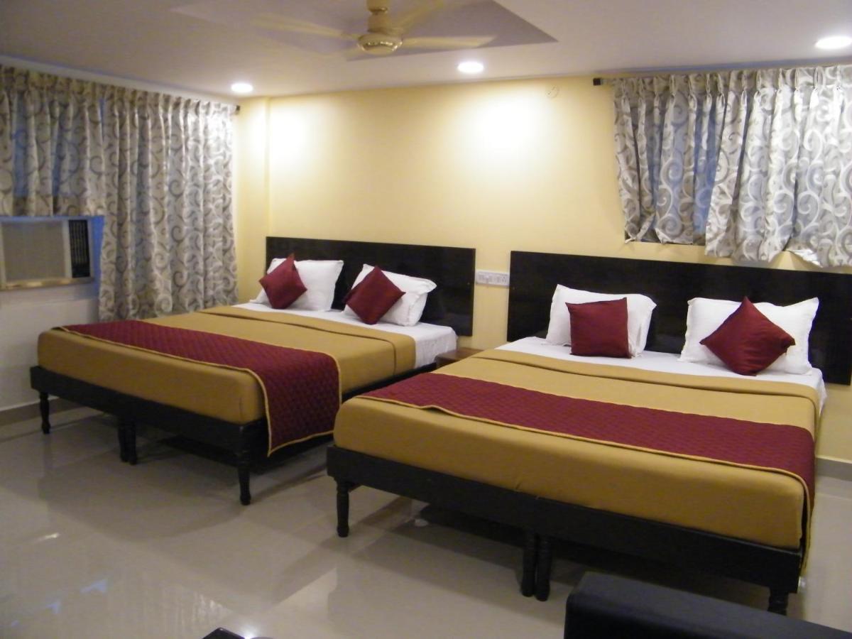 The White House Residency Hotell Chennai Exteriör bild