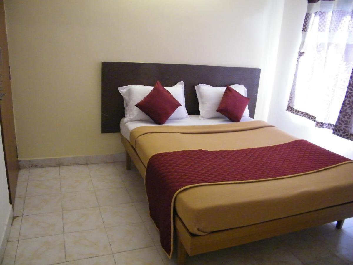 The White House Residency Hotell Chennai Exteriör bild