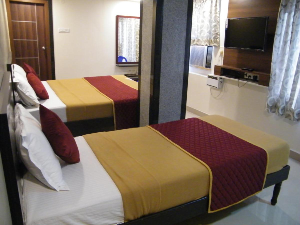 The White House Residency Hotell Chennai Exteriör bild
