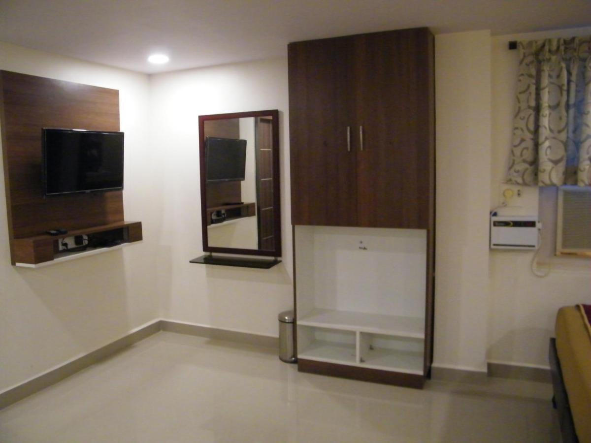 The White House Residency Hotell Chennai Exteriör bild