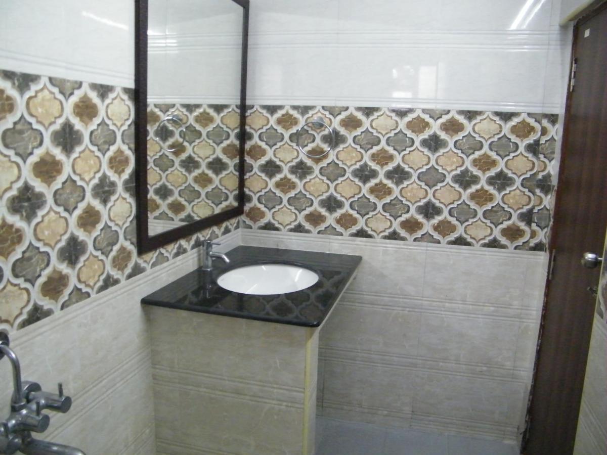 The White House Residency Hotell Chennai Exteriör bild