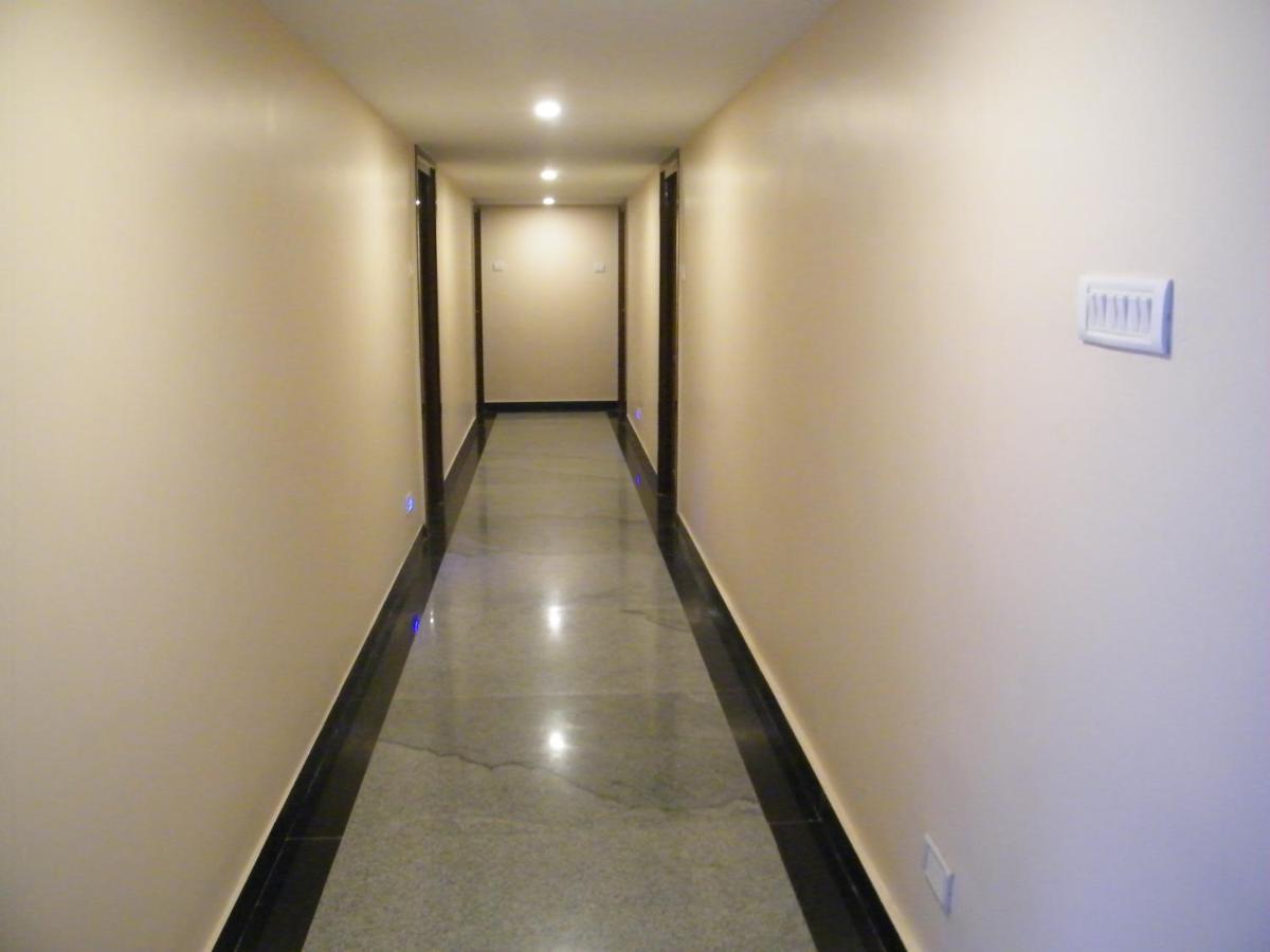 The White House Residency Hotell Chennai Exteriör bild