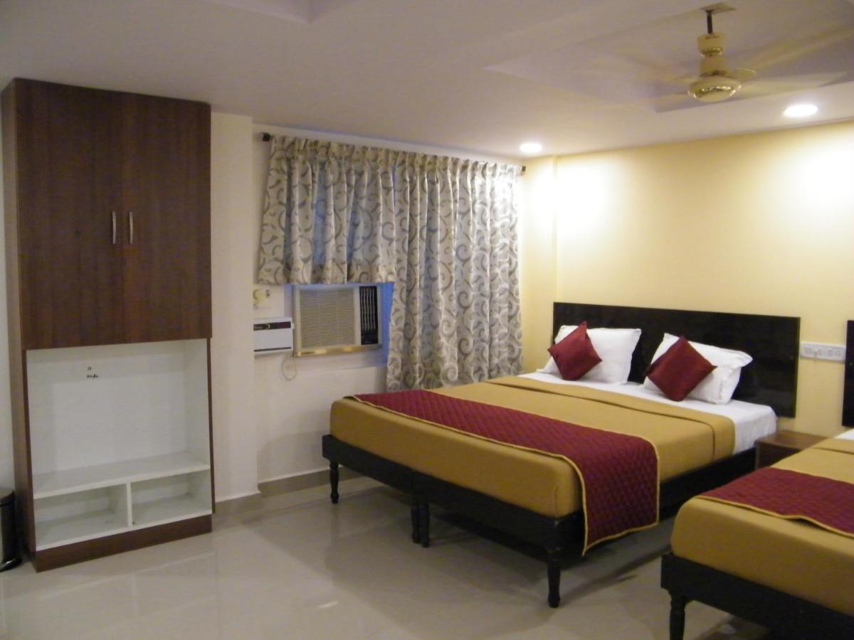 The White House Residency Hotell Chennai Exteriör bild