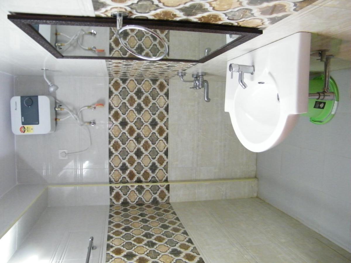 The White House Residency Hotell Chennai Exteriör bild